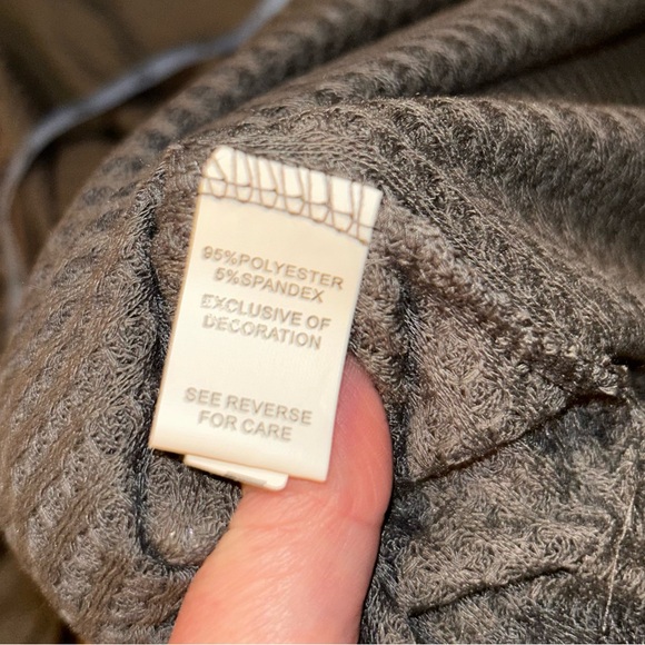 Moral Fiber Women's Waffled Gray Cold Shoulder Top Size 2X - Picture 8 of 8